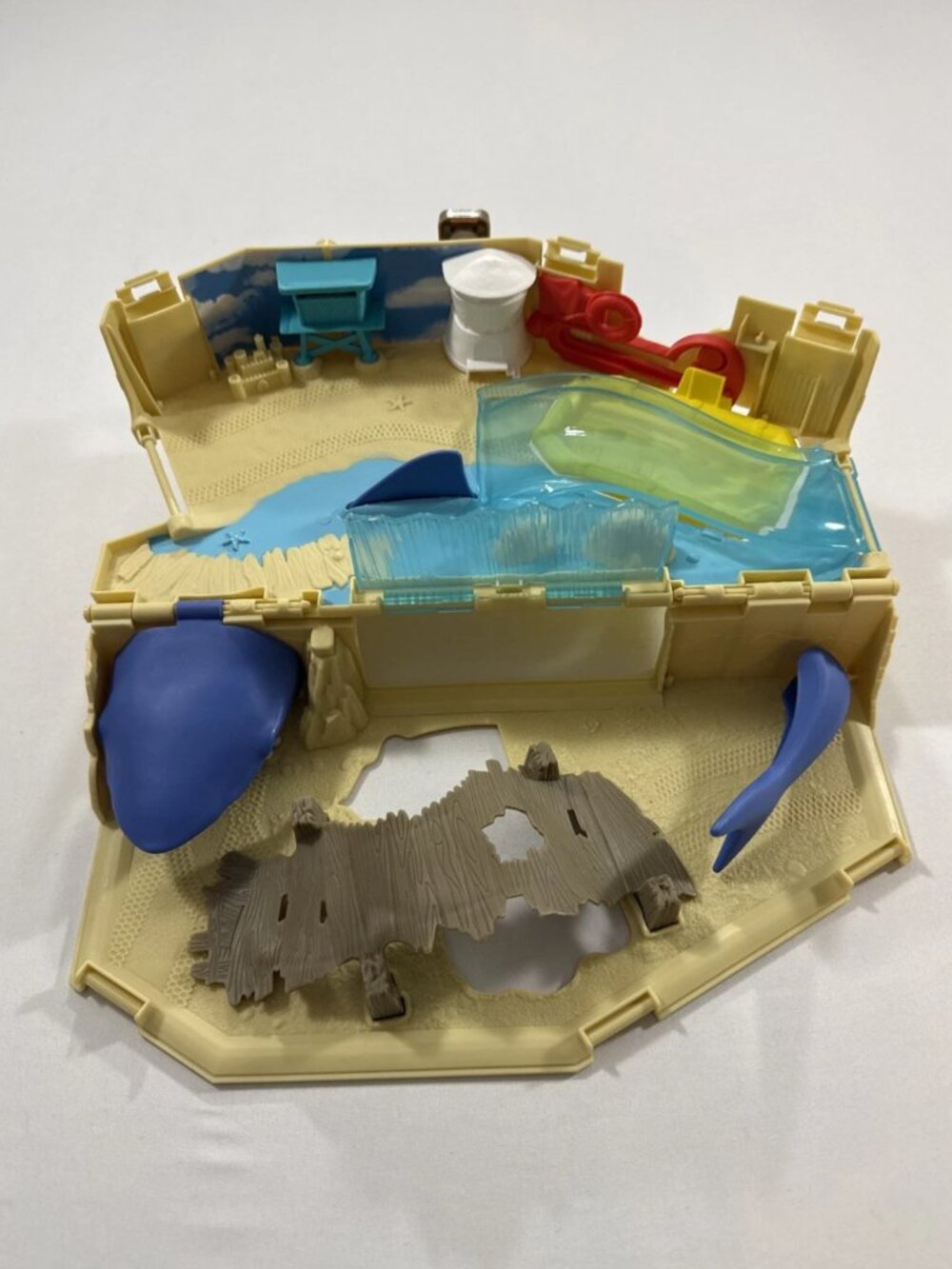 Matchbox Ocean Island Beach Shark Playset MBX Fold Out Carry Case Incomplete